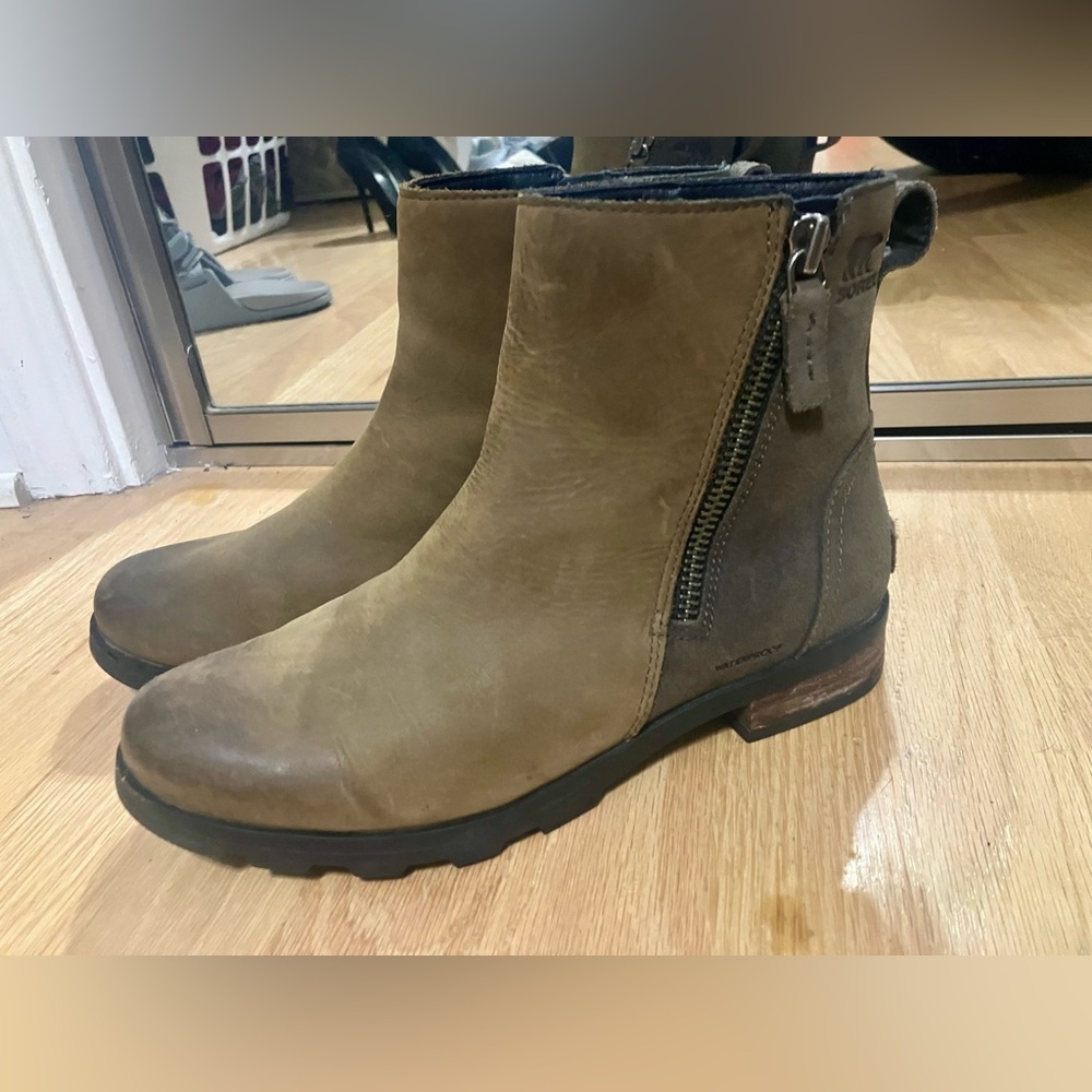 Sorel Emelia Zip Ankle Boots